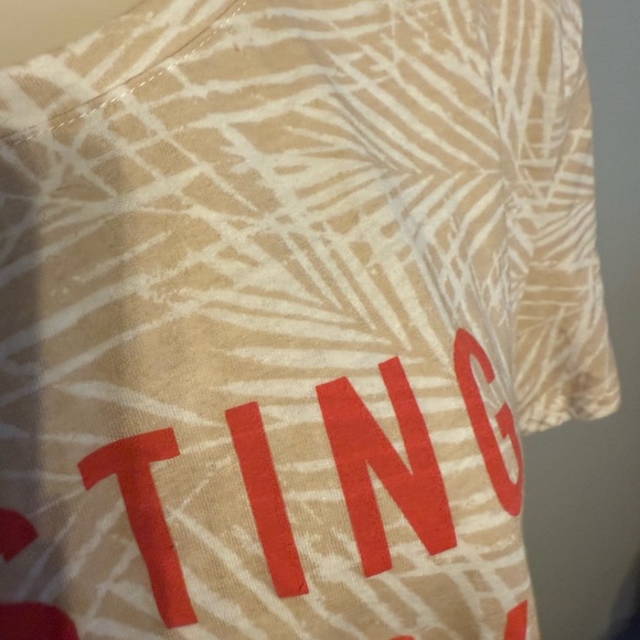 White with Cream/tan Graphic Tee “Resting Beach Face” size 1X - Picture 4 of 6